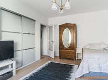 Syvät liukuovi kaapistot