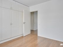 Makuuhuone 3 kaapistot.