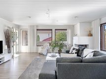 Olohuoneesta käynti parvekkeelle