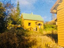 Purettava asuinrakennus, sekä varasto