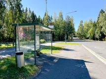 Lähin bussipysäkki on aivan kodin vieressä.