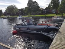 kaupungin lukittu venelaituri, mistä voi varata veneelle paikan