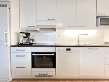 Varustukseen kuuluu astianpesukone.