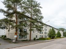 Julkisivua Uranuksenkadun puolelta.