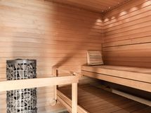 Taloyhtiön saunatila.