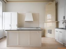 Kaunis ja tilava keittiö