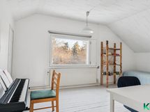 Rintamamiestalon yläkerran makuuhuone