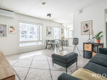 Asunnon avara oleskelutila antaa mahdollisuuksia luovallekin sisustajalle.