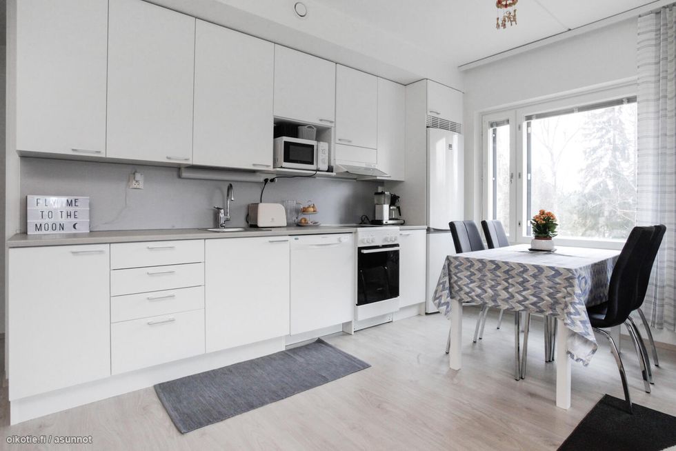 HUOM! Kuvat taloyhtiön vastaavasta huoneistosta.