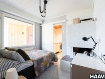 Heti vasemmalla takkahuone