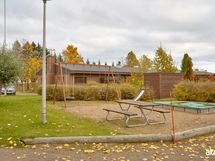 Taloyhtiön leikkipaikka.