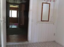 Eteisessä on lattialämmitys