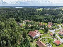 Siuntion asemalla, kävelymatkan päässä on kaikki peruspalvelut