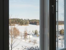 Järvinäkymää keittiöstä