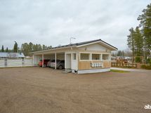 Huoneistolle kuuluu autokatospaikka.