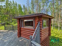 grillikatos päärakennuksen yhteydessä