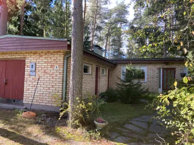 Omakotitalo, 3 mh , keittiö , varastohuone , olohuone , tv- huone, sauna , pesuhuone, autotalli, 130/173 m², Salo