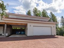 Iso kahden auton talli ja autokatos