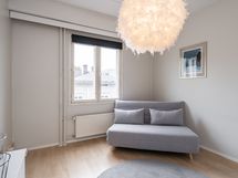 Eteisen yhteydessä oleva makuuhuone