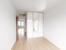 Makuuhuone keittiön vieressä