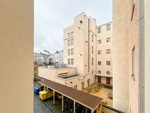 Näkymä sisäpihalle etelään.