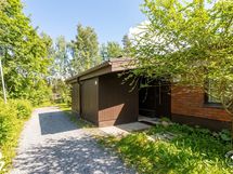 Etupihalle mahtuu myös halutessa kahvittelemaan!