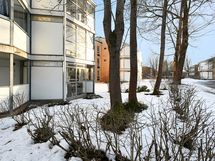 Alin kerros, esteetön kulku.