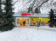 Myös 24H auki oleva kauppa on 300m päässä