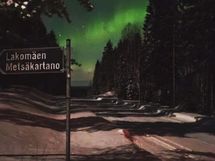 Talven revontulet pihatieltä