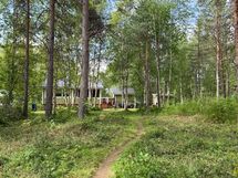 Näkymät rannalta rakennusten suuntaan