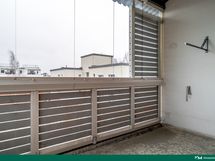 Lasitettu parveke etelään