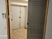 sisäänkäynti tilaan