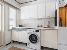 Kodinhoitohuoneesta käynti ulos