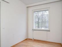 olohuoneen vieressä oleva pienempi huone