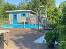 Pihasauna ja uima-allas