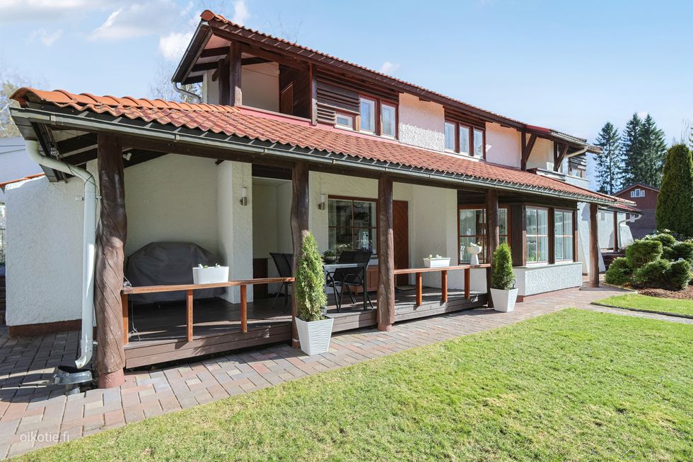 Etupiha kuin linna