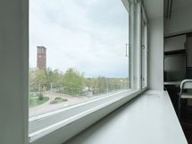 Sijainti Paavalin kirkkoa vastapäätä on haluttu ja liikenneyhteydet ovat kattavat.