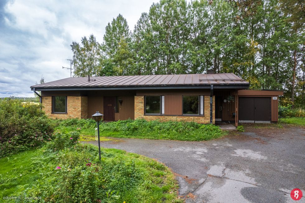 Kompaktin kokoinen talo hyvällä pohjapiirroksella heti vapaana.