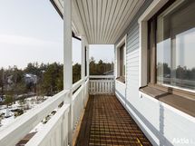 Yläkerran maisemaparveke etelään