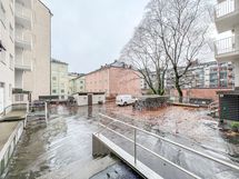 Taloyhtiön sisäpiha.