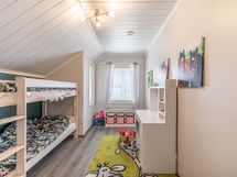 Yläkerran makuuhuone 1