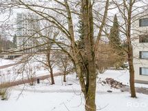 Parvekkeen näkymät vasemmalle antavat Espoonlahden keskuksen suuntaan.