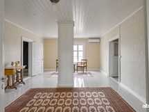 Yläkerran aula.