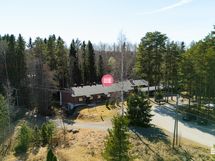 Taloyhtiö sijaitsee päättyvän kadun päässä