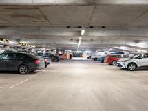 Talon alla lämmin parkkihalli