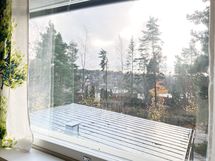 Hienot näkymät kodin ikkunoista, ilmansuunta on etelään.