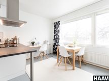 Tilava keittiö / ruokailuhuone