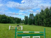 Myyjän omia kuvia eri vuorokauden, vuodenajan mukaan.