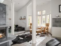 Olohuone sivukuva keittiöstä päin katsottuna.