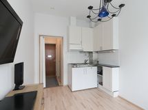 Erillisellä sisäänkäynnillä oleva "yksiö"